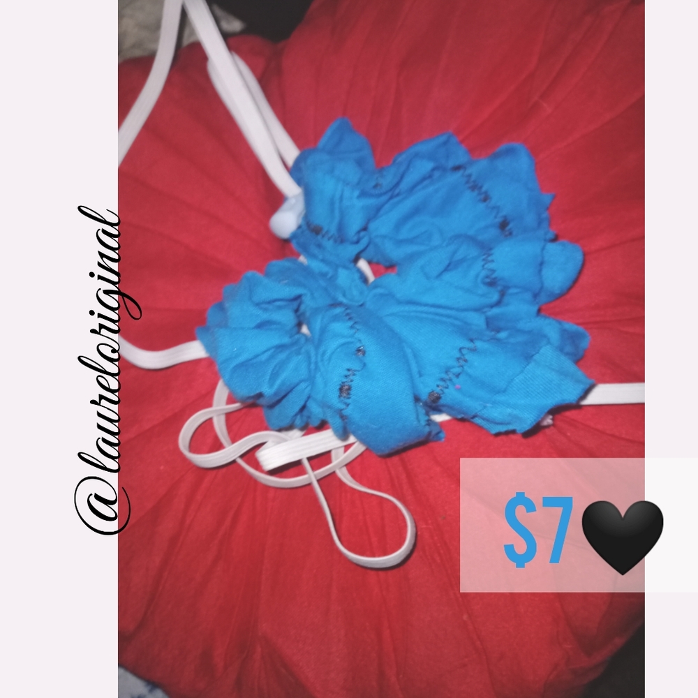1 draw string hair tie 💙
